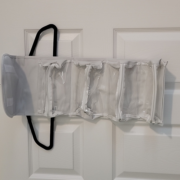 Younique Travel Bag with washcloth and headband. - Picture 3 of 3